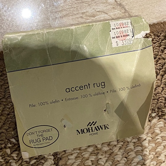 Mohawk accent rug - Picture 3 of 3